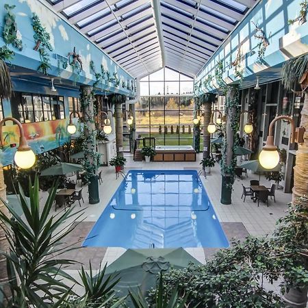 La Sagueneenne - Hotel Et Centre De Congres Saguenay Zewnętrze zdjęcie