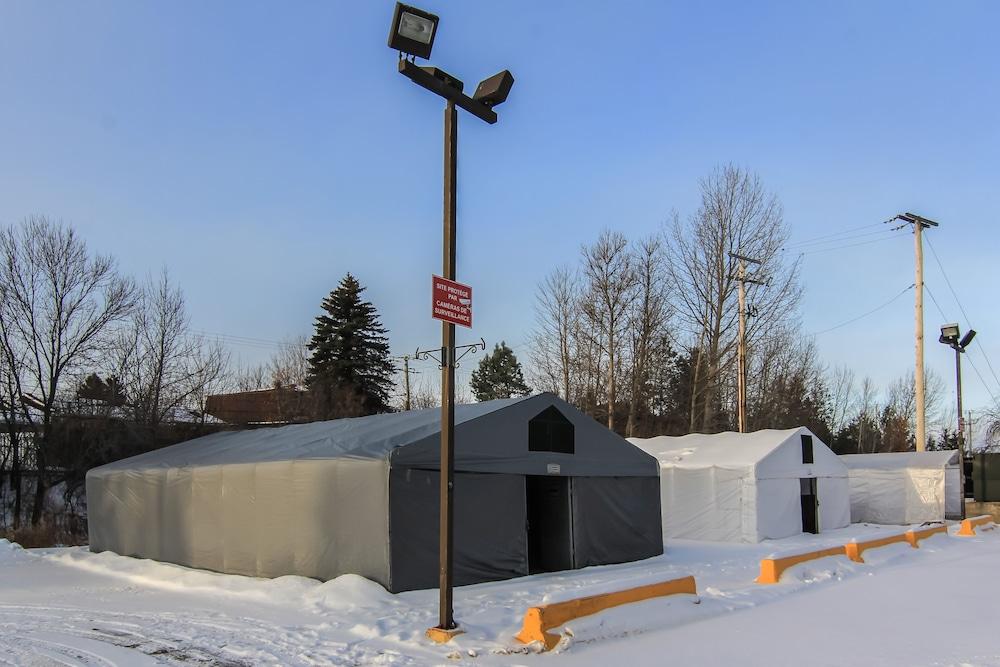 La Sagueneenne - Hotel Et Centre De Congres Saguenay Zewnętrze zdjęcie