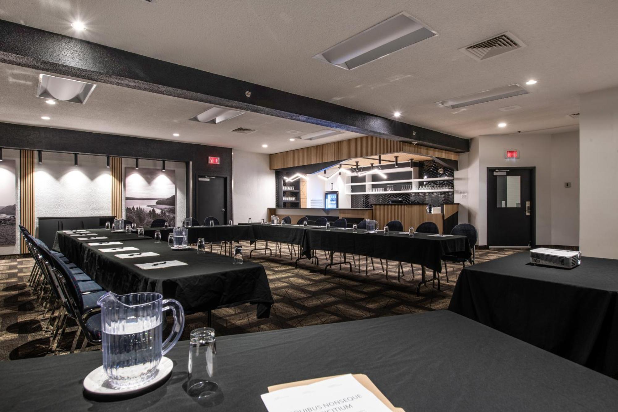 La Sagueneenne - Hotel Et Centre De Congres Saguenay Zewnętrze zdjęcie