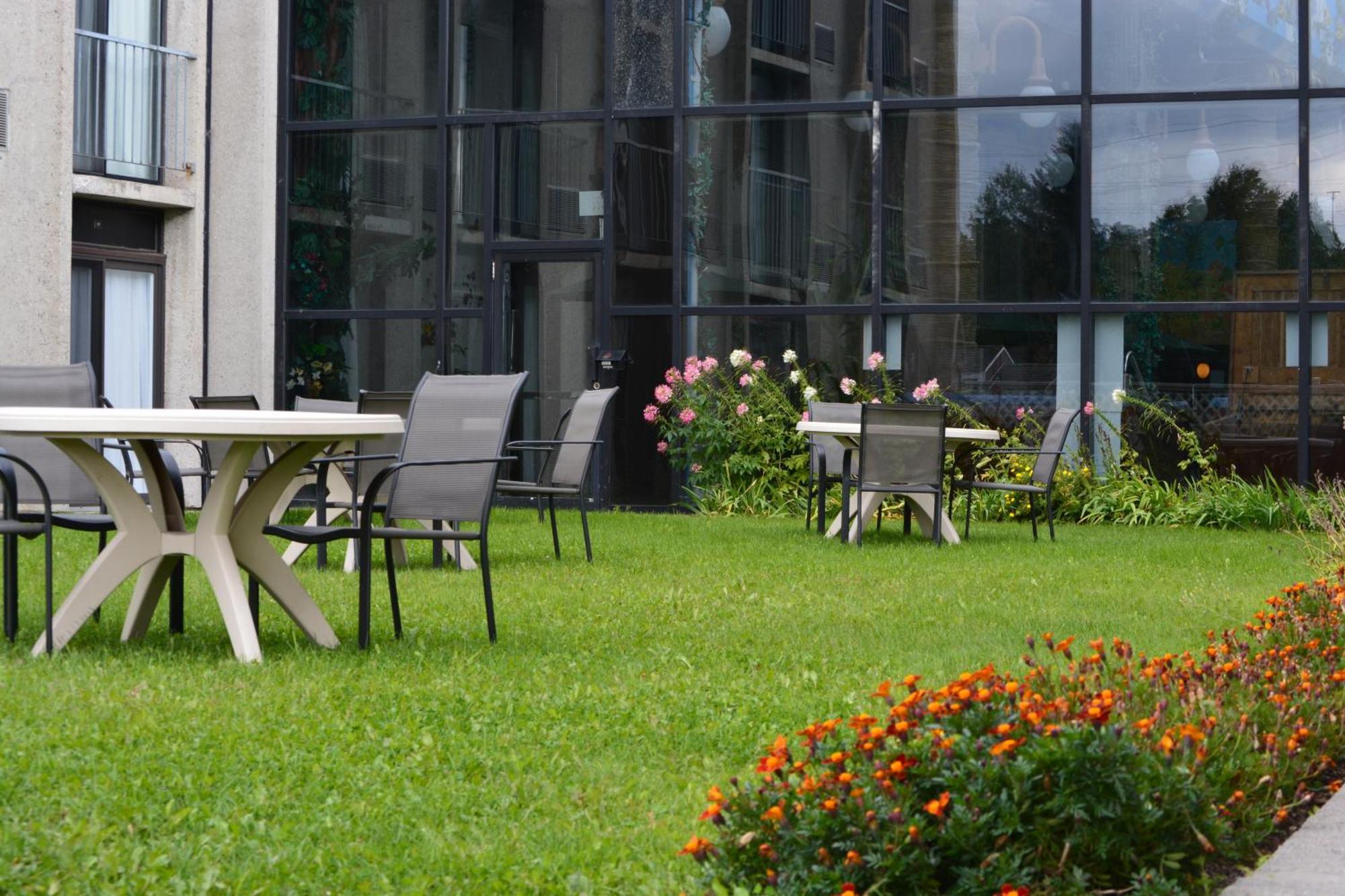La Sagueneenne - Hotel Et Centre De Congres Saguenay Zewnętrze zdjęcie