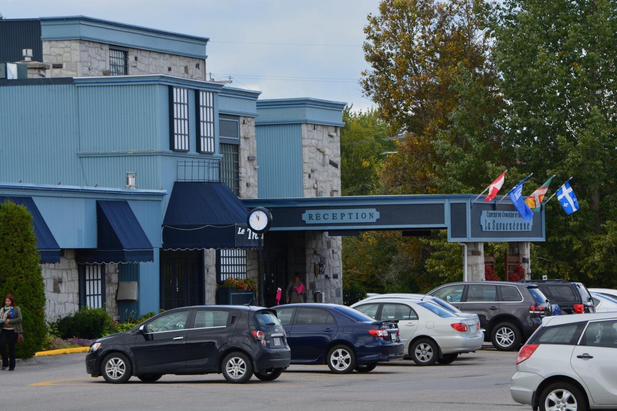 La Sagueneenne - Hotel Et Centre De Congres Saguenay Zewnętrze zdjęcie