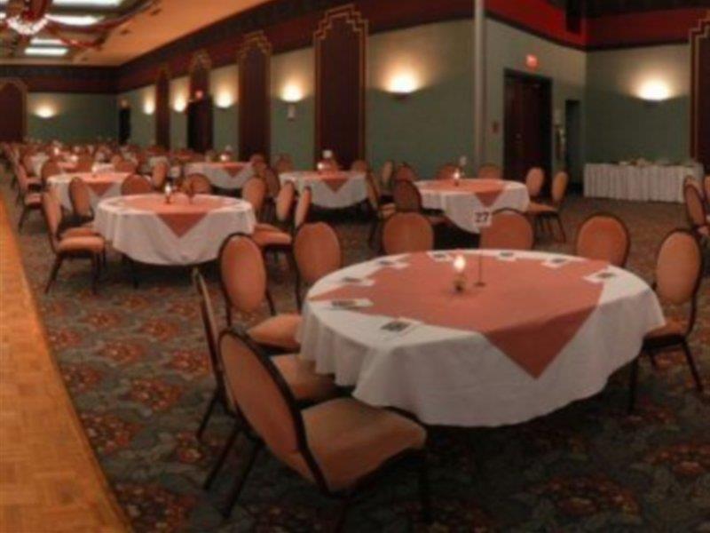 La Sagueneenne - Hotel Et Centre De Congres Saguenay Restauracja zdjęcie