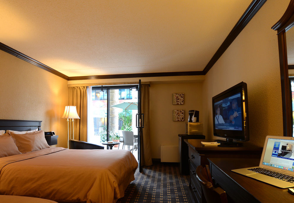 La Sagueneenne - Hotel Et Centre De Congres Saguenay Zewnętrze zdjęcie
