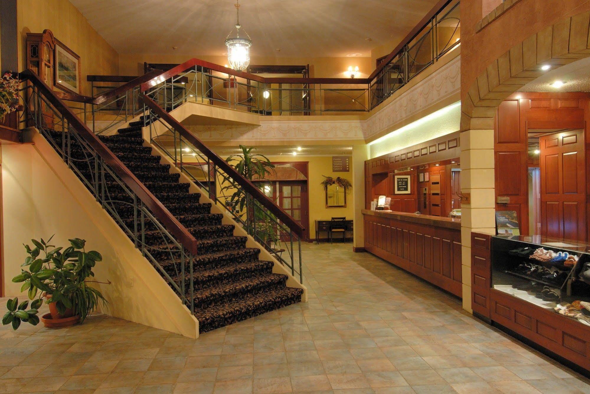 La Sagueneenne - Hotel Et Centre De Congres Saguenay Zewnętrze zdjęcie